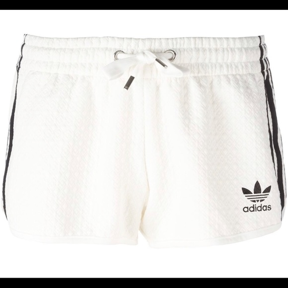 ADIDAS. Soft grey short shorts. Size XS - Picture 2 of 3